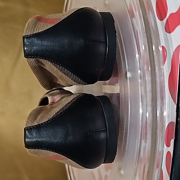 E Little Girls Burberry Ballet flats w/ 💛buckles size 31 Eu or 13 US w/ bag - Picture 7 of 14